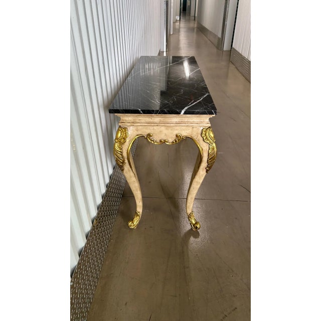 Maitland - Smith 1980s Maitland Smith Louis XV Gilt Wood Console With Black Removable Marble For Sale - Image 4 of 4