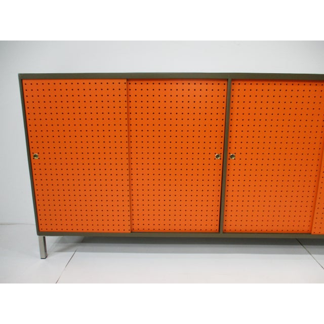 Mid-Century Modern Mid Century Credenza Bookcase Storage Cabinet in the Style of Paul McCobb For Sale - Image 3 of 16