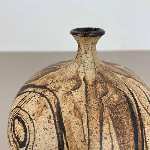 1980s Abstract Ceramic Studio Pottery Vase attributed to Gerhard Liebenthron, Germany, 1980s For Sale - Image 5 of 15