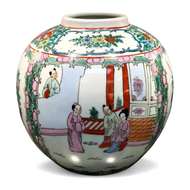 Vintage Chinese Rose Medallion Famille Rose Porcelain Decorative Vase Beautiful vintage Chinese export porcelain vase...