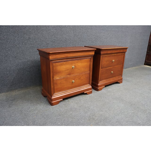 French Louis Philippe Style Cherry Nightstands by Stickley – Pair For Sale - Image 3 of 15