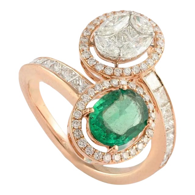 Modern Toi Et Moi Diamond and Emerald Ring in 18k Solid Yellow Gold Size 7 For Sale