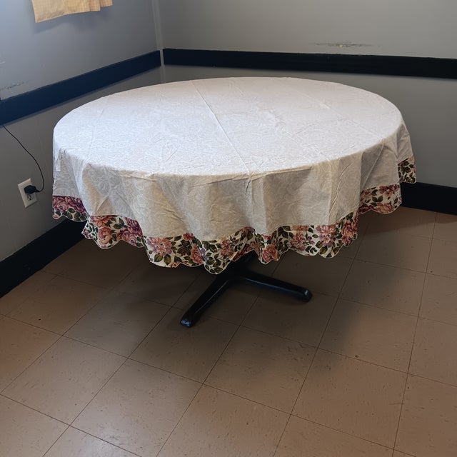 Farmhouse Vintage Beige Leaf Pattern Tablecloth With Ruffled Edges For Sale - Image 3 of 4