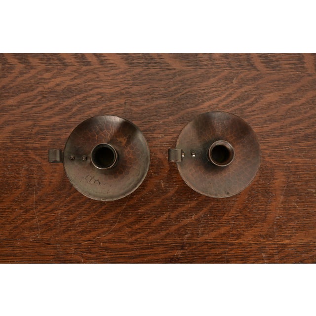 Early 20th Century Roycroft Arts & Crafts Hammered Copper Handled Candlesticks, Pair For Sale - Image 5 of 10