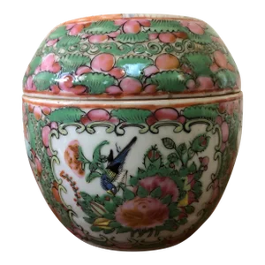 Chinese Rose Medallion Covered Jar, Late 19th/Early 20th Century