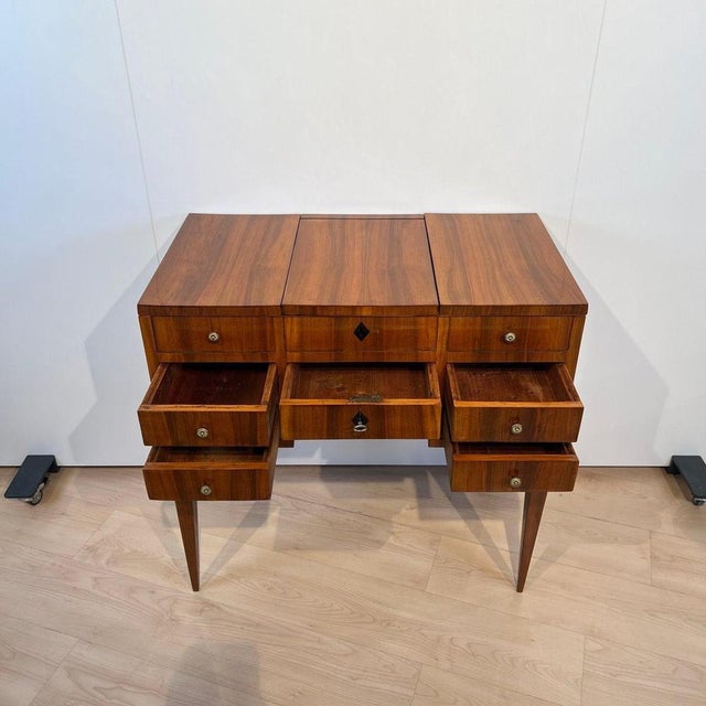 Early 19th Century Biedermeier Dressing Table in Walnut Veneer, 1830 For Sale - Image 5 of 18