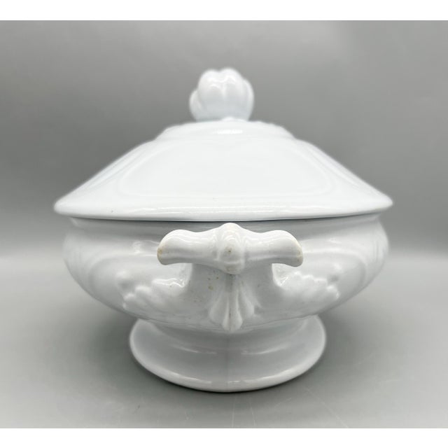 Victorian 19th Century English J. Edwards White Ironstone Covered Tureen St. Louis Shape – Victorian / English Country For Sale - Image 3 of 13