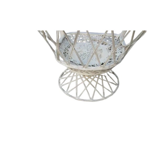 White 1960s Russell Woodard Spun Fiberglass Swivel Patio Chairs, Attributed - Set of Two For Sale - Image 8 of 12