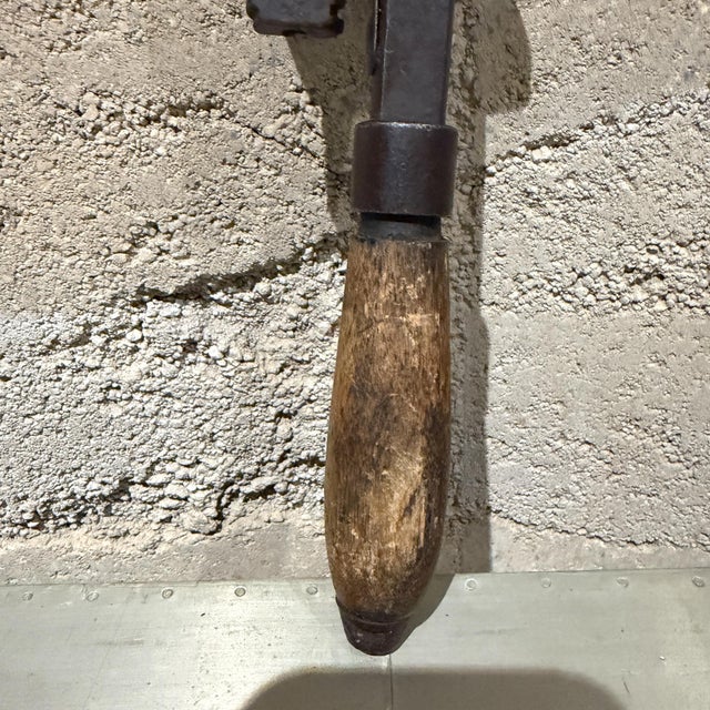 1920s Vintage Stillson-Pattern Adjustable Pipe Wrench Classic Wooden Handle For Sale - Image 5 of 17
