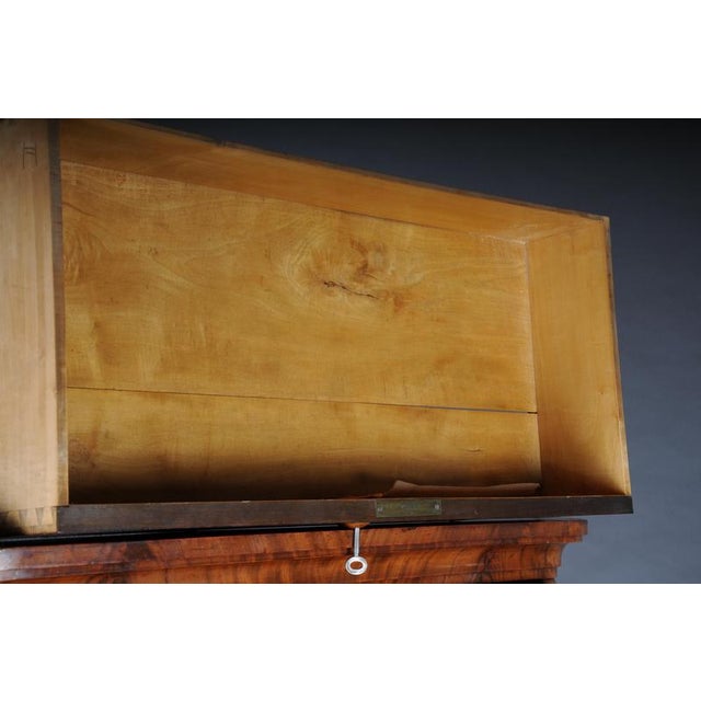Antique Biedermeier Chest of Drawers in Mahogany with Maple, 1830 For Sale - Image 11 of 18