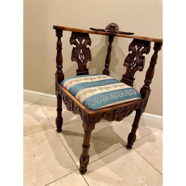 Late 20th Century Renaissance Style Walnut Corner Chair For Sale In Tampa - Image 6 of 12