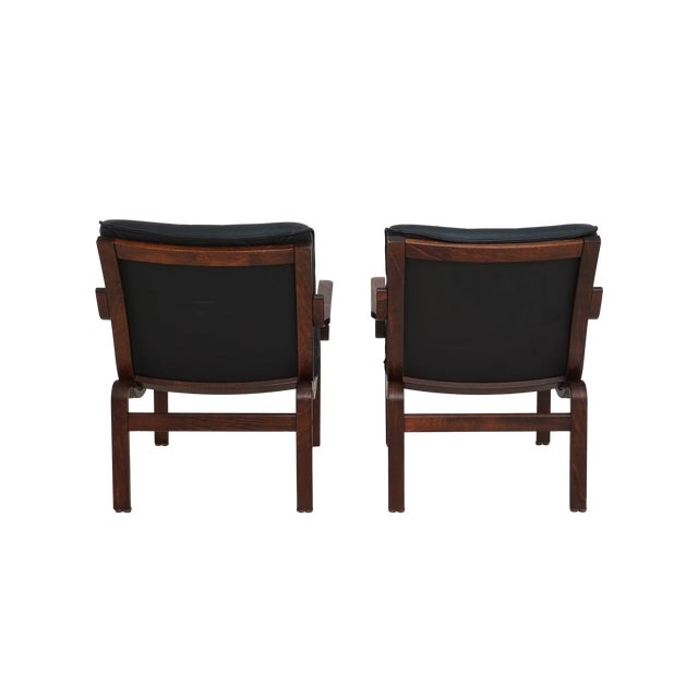 Mid 20th Century Pair of Beech and Leather Lounge Chairs For Sale - Image 4 of 10