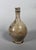 Vase bouteille en grès crème craquelé Dynastie Song (960 - 1279) Chine XI-XIIeme siècle Dimensions 25 x 12 x 12 cm Bon...