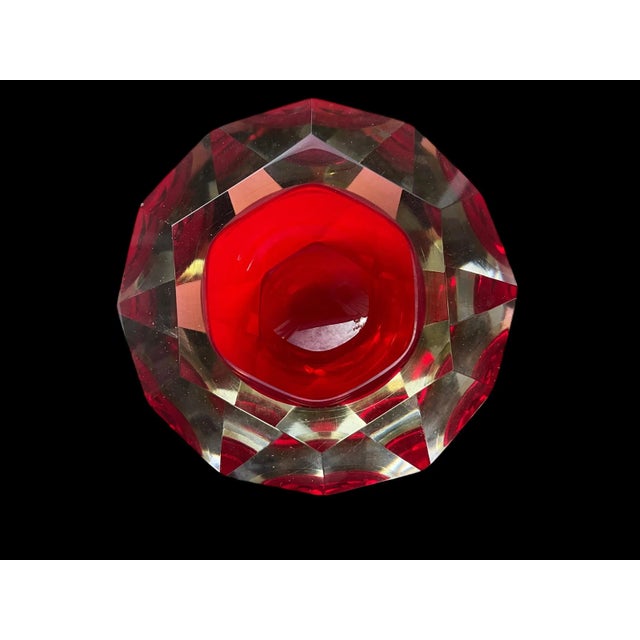 Alessandro Mandruzzato 1970s Mandruzzato Italian Handblown Murano Faceted Diamond Cut Bowl For Sale - Image 4 of 11