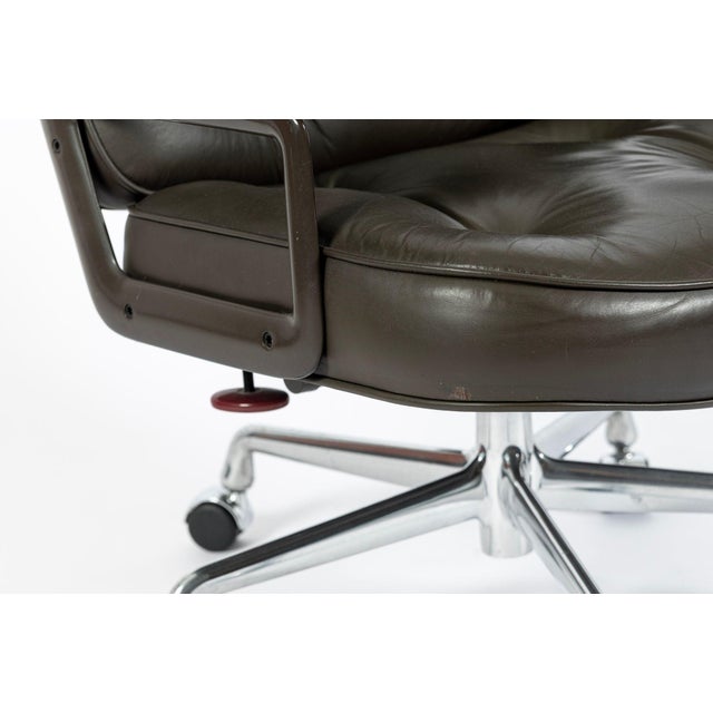 Eames Time Life Executive Lobby Chair for Herman Miller, Gray Leather Office Desk Chair, 1988 For Sale - Image 13 of 18