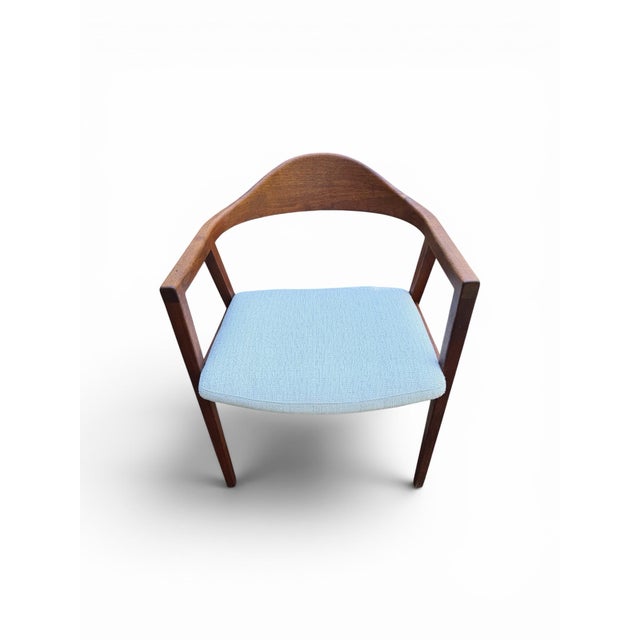 Mid-Century Modern Walnut Armchair by Johnson Chair Co. Light Grey Woven Fabric For Sale In New York - Image 6 of 10