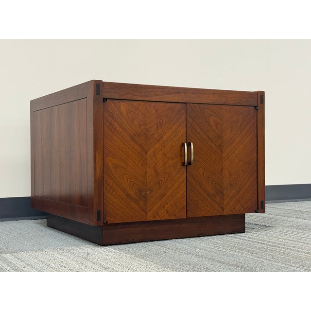 1970s Lane Mid-Century Modern Walnut Side Table Cabinet For Sale - Image 5 of 11