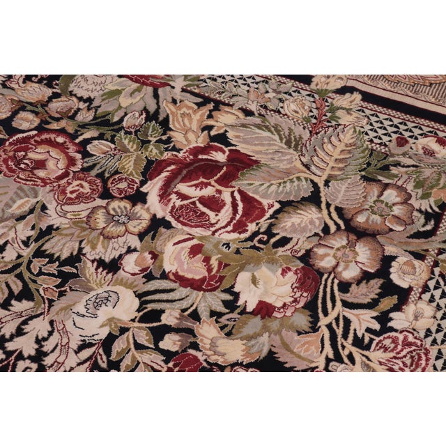 Elegant Shabby Chic 1990's Pak-Persian Black/Beige Wool Rug - 9'0'' X 13'0'' For Sale In New York - Image 6 of 9