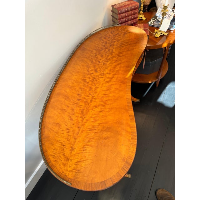 French Satinwood Writing Table / Desk For Sale In New York - Image 6 of 8
