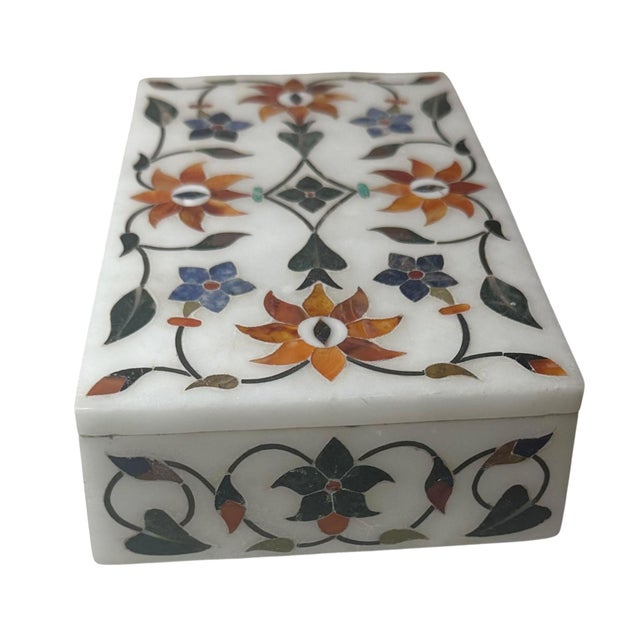 White 1940s Indian Marble Box Inlaid With Lapis and Agate For Sale - Image 8 of 13