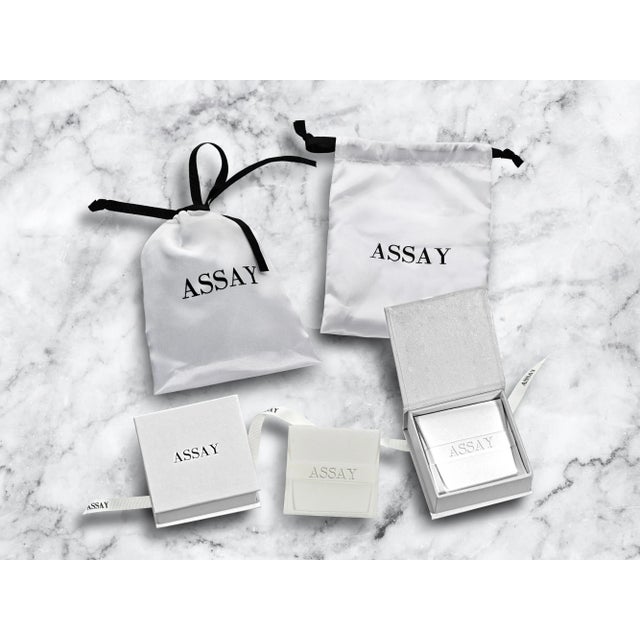 White Vintage Art Deco Old Euro Cut Diamond and Emerald Bracelet in Platinum For Sale - Image 8 of 8