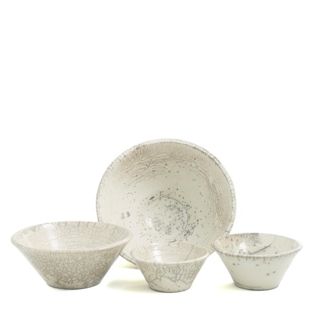 Early 21st Century Japanese Minimalistic Crackle White Raku Ceramics Moon Bowls by Laab Milano, Set of 4 For Sale - Image 5 of 18