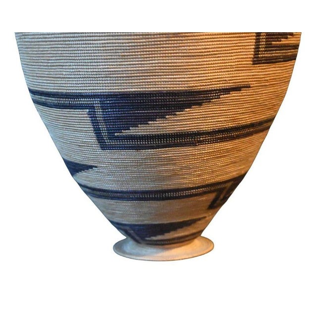 Period: 20th century Style: Tribal Art Condition: Good condition Material: Other Height: 32.5 cm Rare and elegant Tutsi...