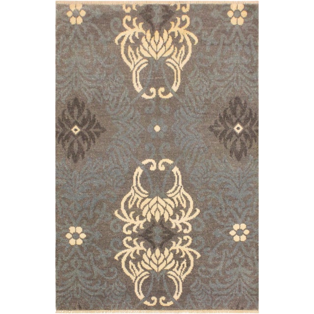 1990s Shabby Chic Modern Gray/Ivory Wool & Viscose Rug - 4'2 X 6'0 For Sale