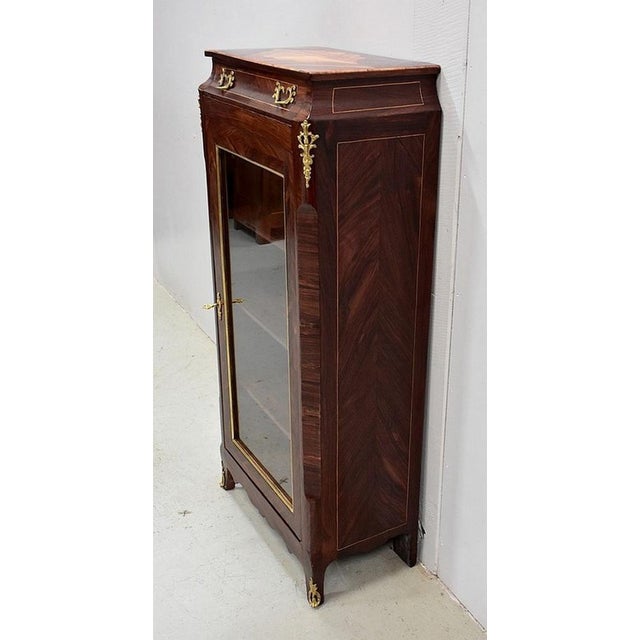 Small Louis XV / Louis XVI 2nd Part 19th Century Showcase Transition Cabinet For Sale - Image 3 of 18