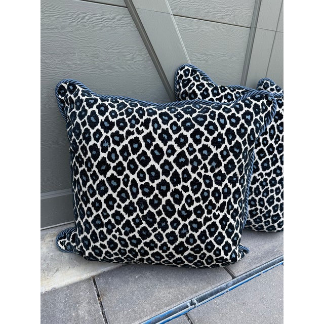 Transitional Set of 4 Blue Two-Tone Leopard Pillows For Sale - Image 3 of 4