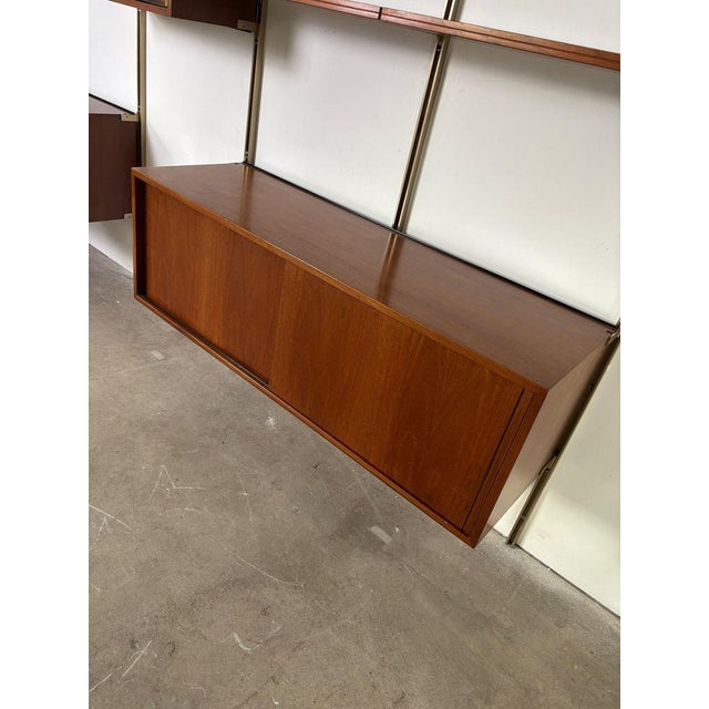 1960s E22 Wall Bookcase in Iron and Wood attributed to Osvaldo Borsani for Tecno, Italy, 1960s For Sale - Image 5 of 10