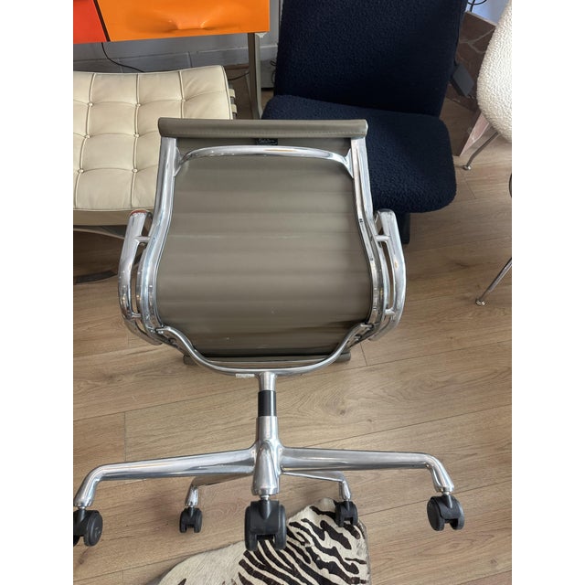 Aluminum Armchair by Charles and Ray Eames for Vitra, 2000s For Sale - Image 12 of 14