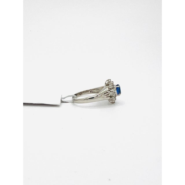 Blue Sapphire Oval and White Diamond Ring in Platinum Size 6.5 For Sale In Los Angeles - Image 6 of 7