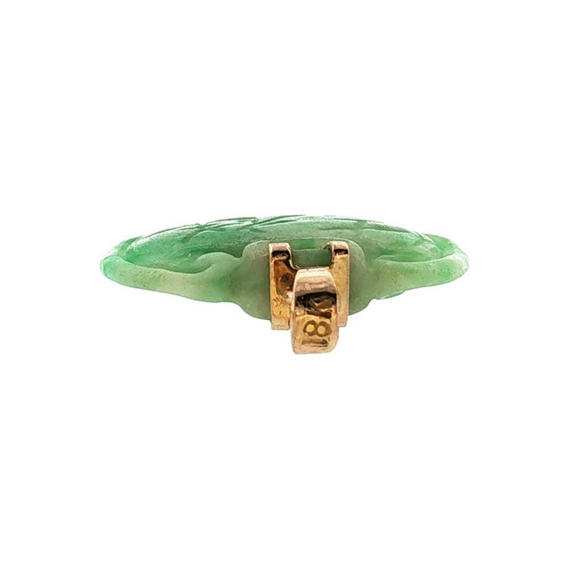 Late 20th-Century Carved Jadeite 18 Karat Bail Pendant For Sale - Image 4 of 5
