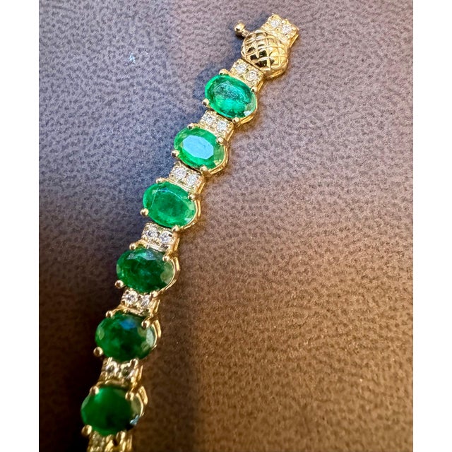 12 Carat Natural Emerald & 1 Carat Diamond Tennis Bracelet 14 Kt Yellow Gold For Sale - Image 10 of 18