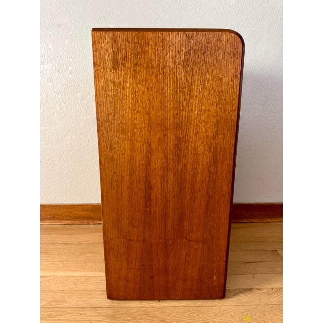 American Streamline Moderne Demilune Nightstand With Drawer and Cabinet, C. 1930s–40s For Sale - Image 6 of 17