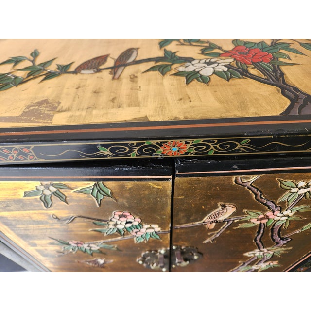 1950s Chinoiserie Hand Painted Elegant Gold Leaf Chinese Cabinet For Sale In San Diego - Image 6 of 13