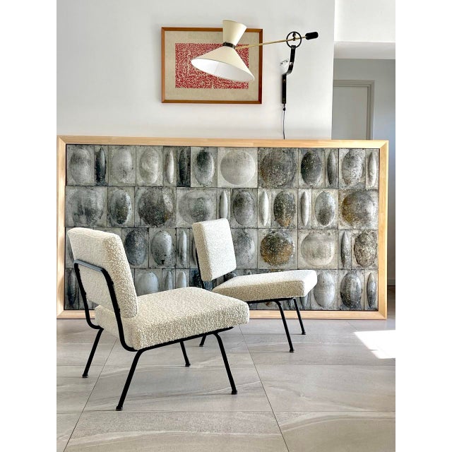 Complete restoration. Beautiful upholstery work, superb restoration, premium materials, Bute fabric reference 1501...