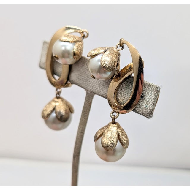 Mid-Century Modern Vintage 1950s Signed Napier Goldtone Faux-Pearl Drop Clip Earrings-2 Pieces For Sale - Image 3 of 12