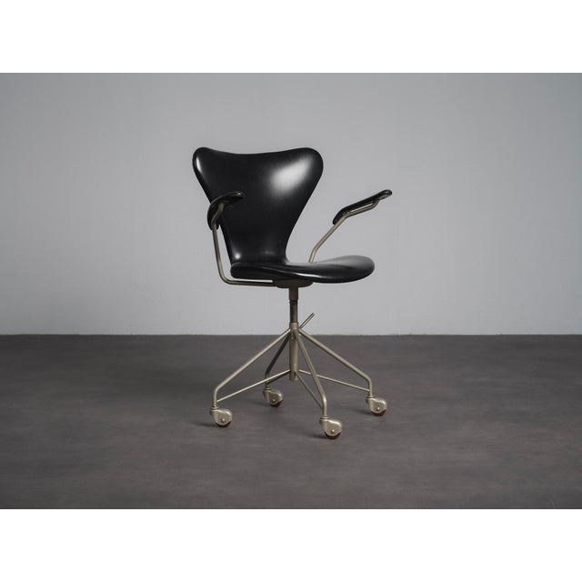 First Edition Model 3217 Office Chair by Arne Jacobsen for Fritz Hansen, Denmark, 1950s For Sale - Image 13 of 13