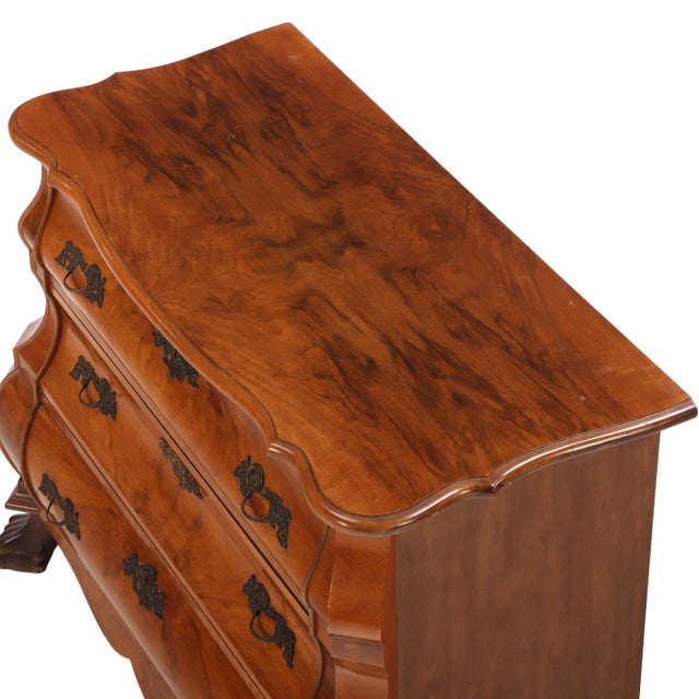 Early 20th Century A Dutch Baroque-Style Burr Walnut Bombé Chest of Drawers, 20th Century. For Sale - Image 5 of 7