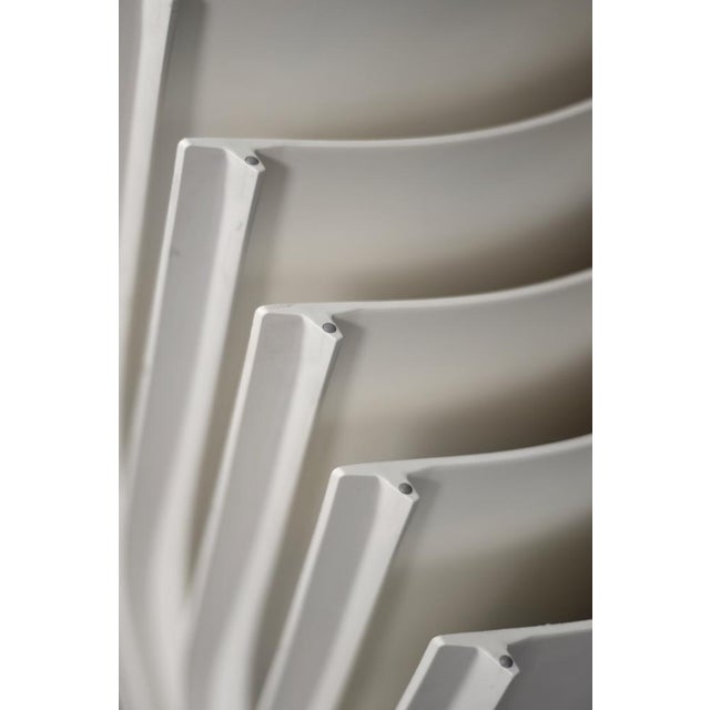 1990s Vintage Mid-Century French Slick Slick Chairs in White Plastic by Philippe Starck for Xo Design, 1999, Set of 5 For Sale - Image 5 of 18