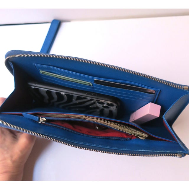 Royal Blue Chanel Handbag Clutch Leather With Wrist Strap, Cobalt Blue, Circa 2010s For Sale - Image 8 of 15