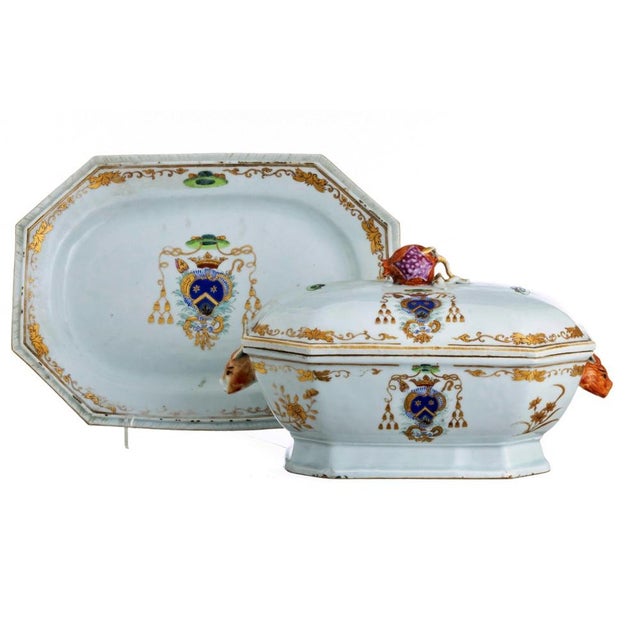 Antique Tureen with Coat of Arms Presentation Dish, 1700s, Set of 2 For Sale - Image 5 of 6