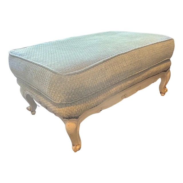 Late 20th Century Large Louis XV Style French Provincial Carved Ottoman, Cream Painted Cabriole Frame, Neutral Woven Basketweave Upholstery For Sale