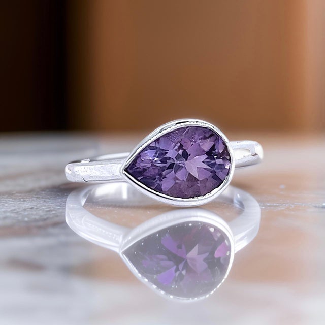 1990s Natural Amethyst Ring 6.5 14k W Gold 1.72 TCW Certified For Sale - Image 4 of 8