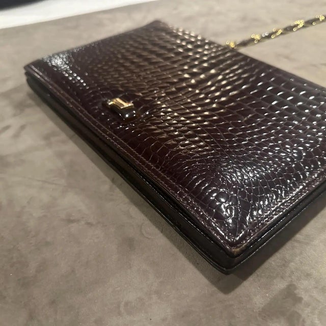 1970s Elegant Brown Embossed Leather Italian Shoulder Bag For Sale - Image 14 of 17