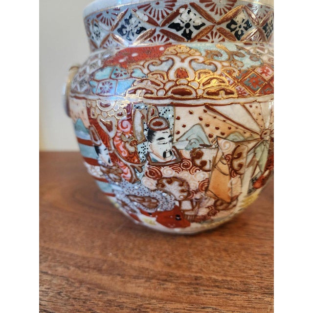 Pair of Japanese Satsuma Jars, Hand Painted Kutani Style Pottery, Vintage Oriental Vases With Handles, Signed Gilded Decor For Sale - Image 4 of 15