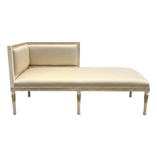 French Carved Neoclassical Chaise Lounge in Ivory Silk Upholstery For Sale