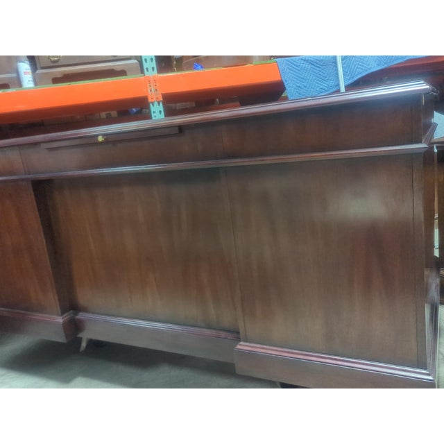 1980s Henkel Harris Executive Mahogany Desk Leather Amazing For Sale - Image 11 of 13